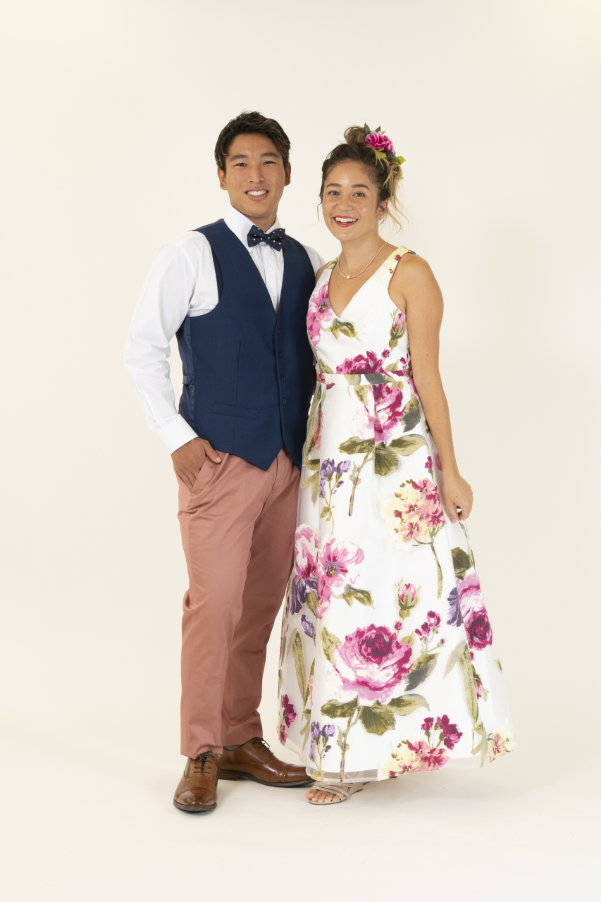 花柄ドレスとカップルこ~で