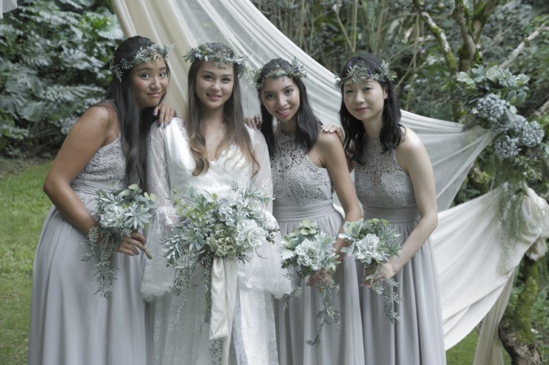 グレーレースドレス