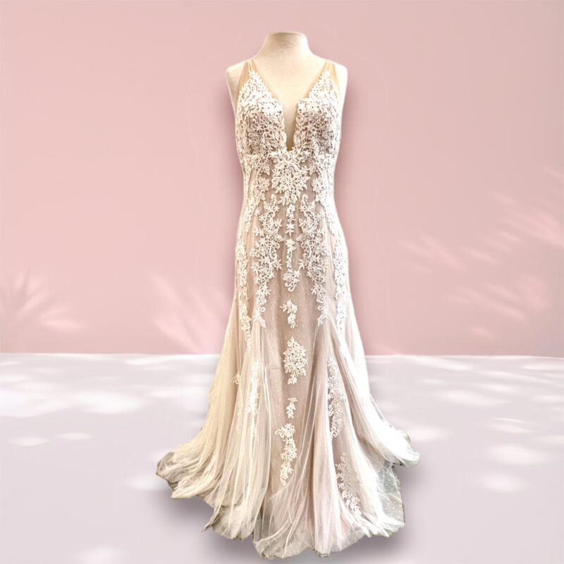 大きいサイズ Vネックレース　ウェディングドレス