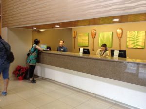 オハナ・マリア(フロントデスク左)